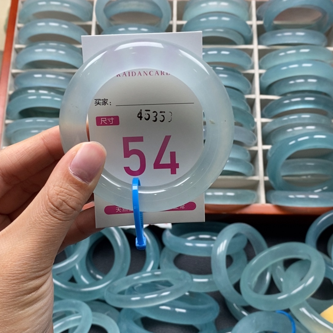 你***么石英质玉未镶嵌手镯