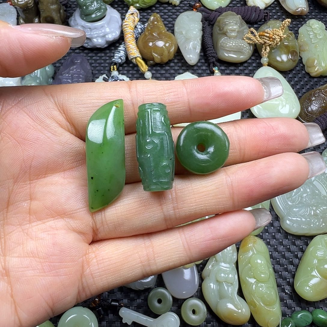 香***帘和田玉未镶嵌吊坠(不含链)福利不退不换，送绳不绑