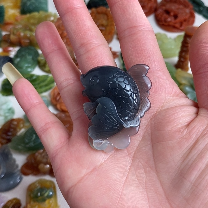 蛇纹石玉颈饰未镶嵌刘*玲