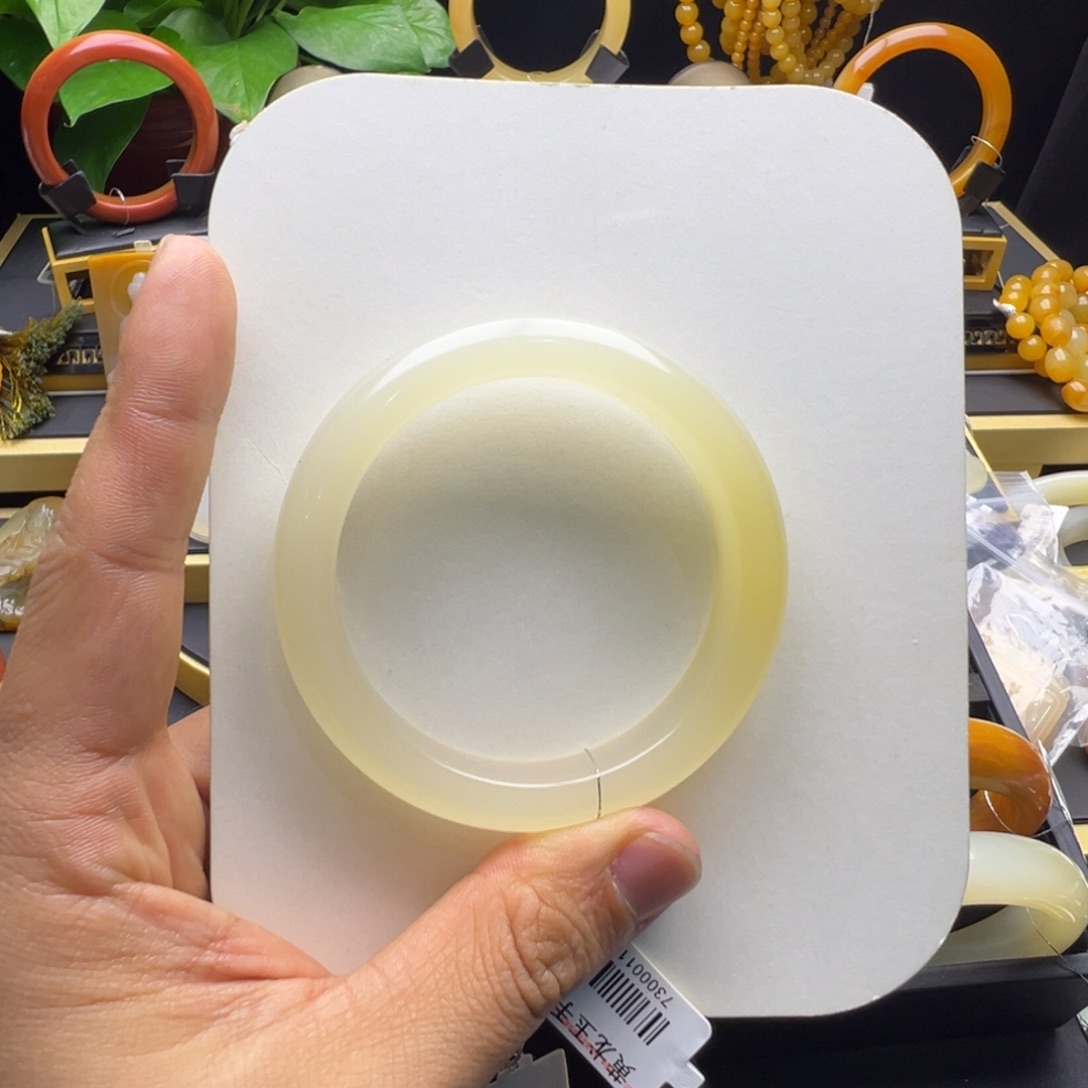 敏***喜石英质玉（黄龙玉）未镶嵌手镯