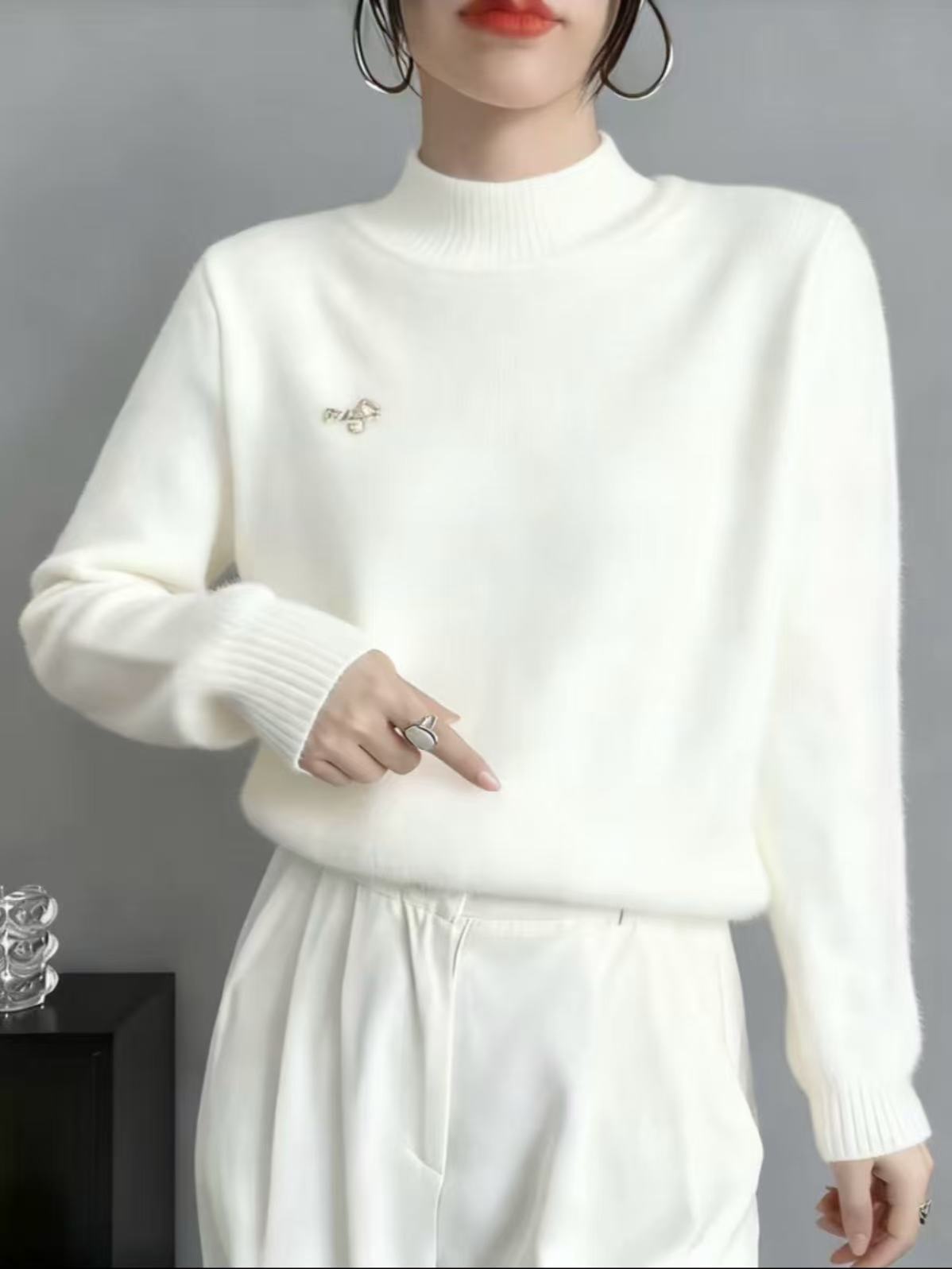 羊毛发热针织毛衣半高领保暖打底衫百搭休闲加厚圆领韩版套头白色