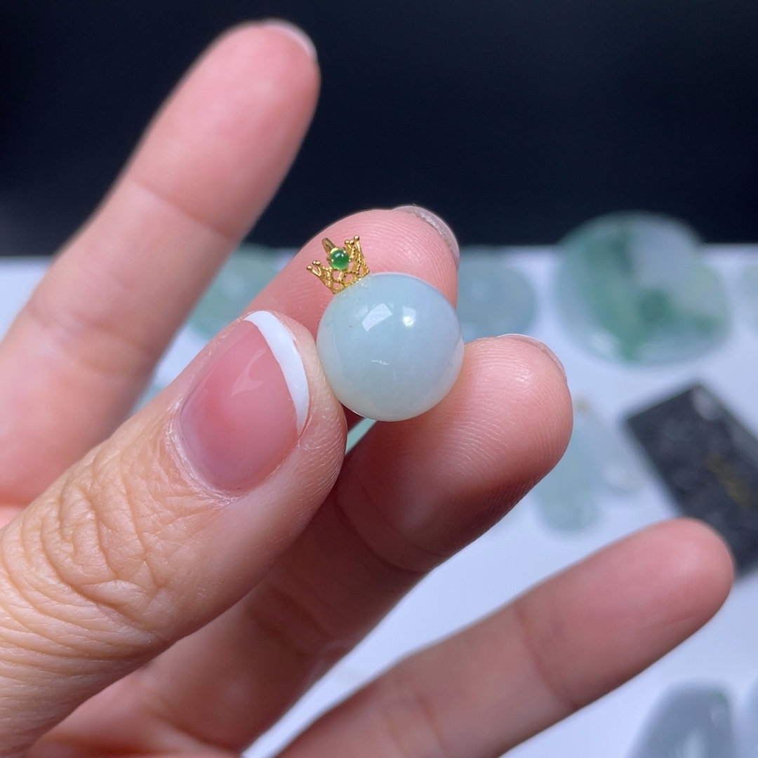 翡翠颈饰18K金镶嵌珠子