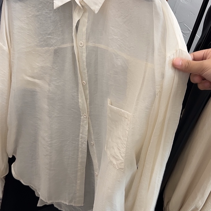 不***钟模特自留 微透感觉的杏色衬衫