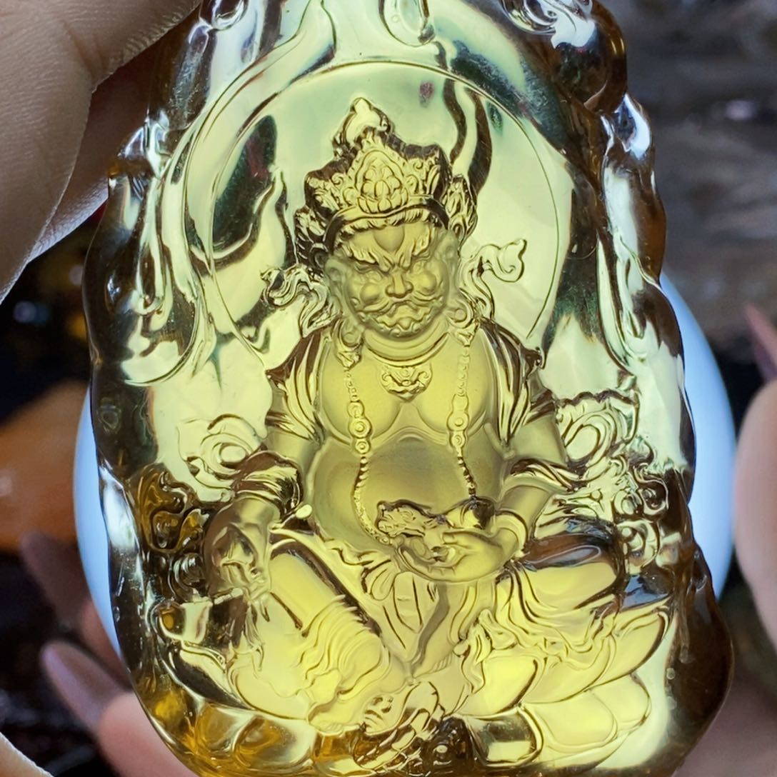 水晶颈饰未镶嵌r**l摆件