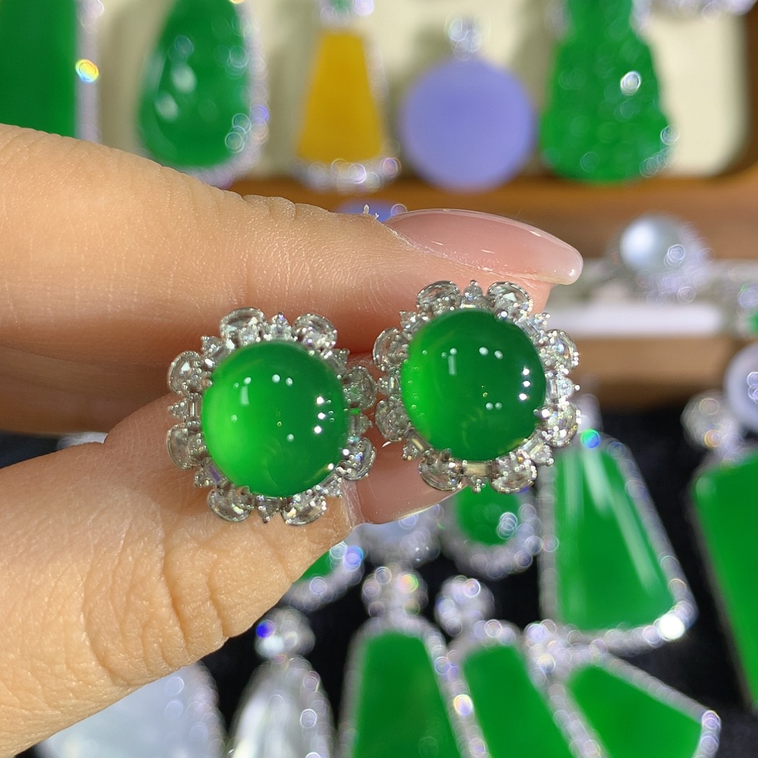 翡翠18K金镶嵌耳饰蛋面耳钉