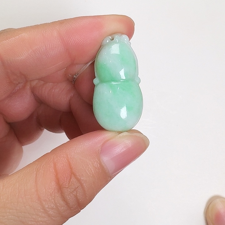 翡翠未镶嵌颈饰葫芦