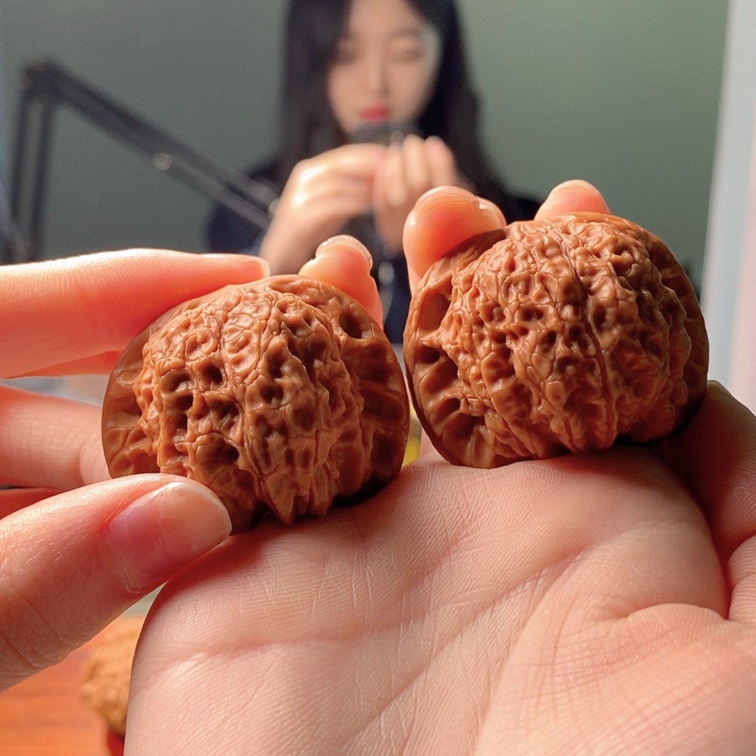 文玩核桃吊坠活**比41血麒麟