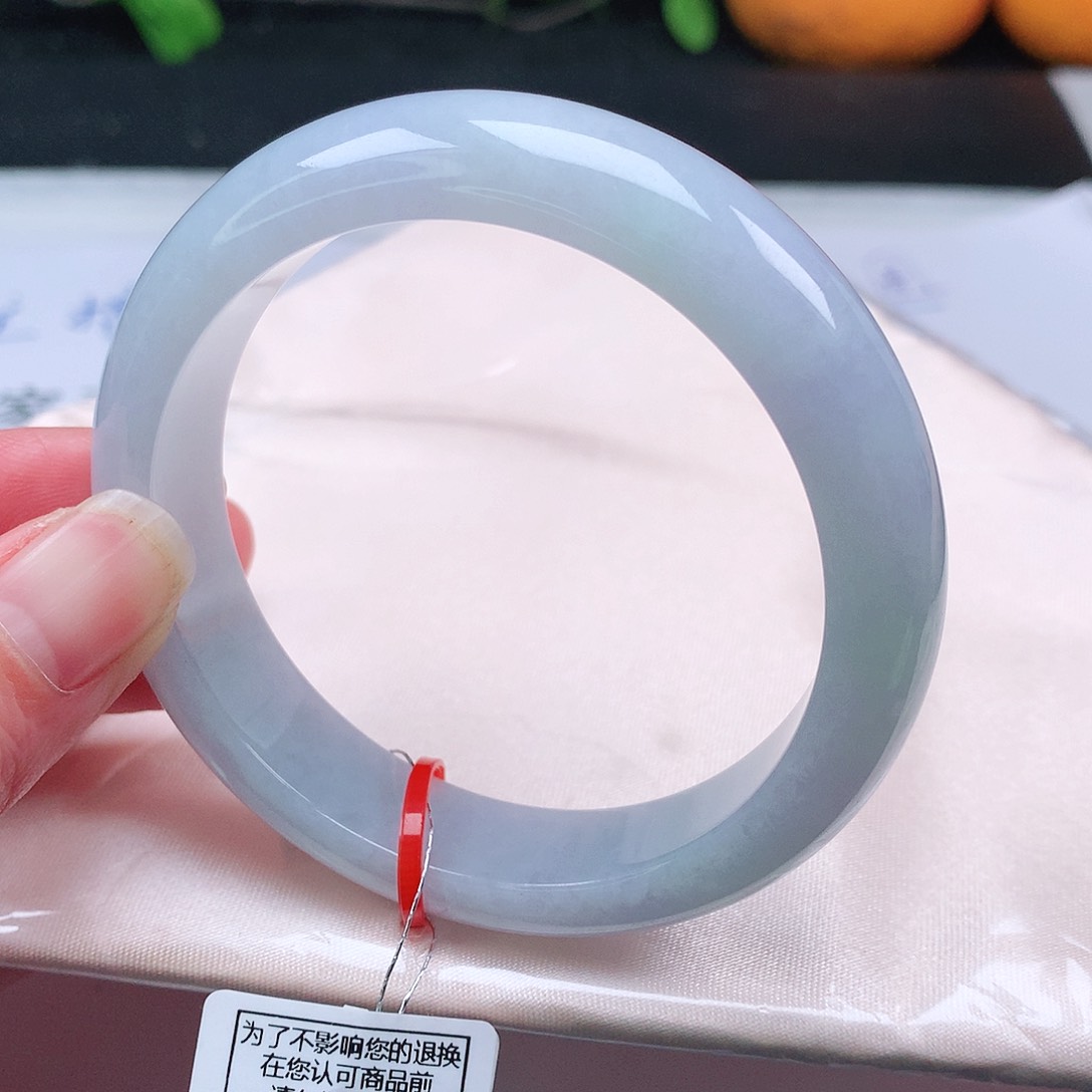 翡翠手镯未镶嵌56圈