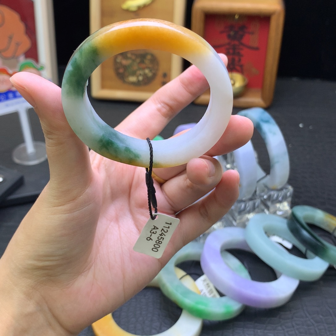 定制翡翠未镶嵌翡翠手镯