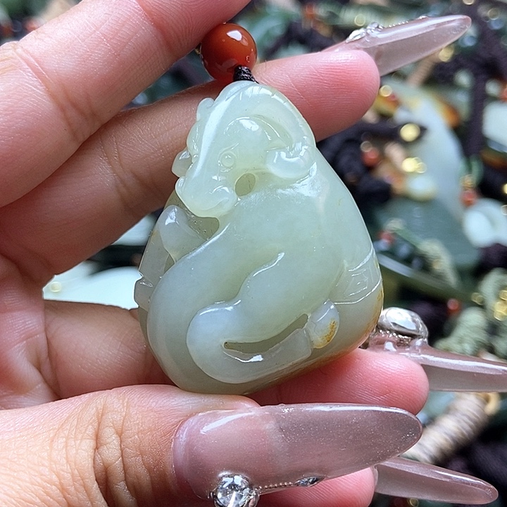 和田玉颈饰足铂镶嵌