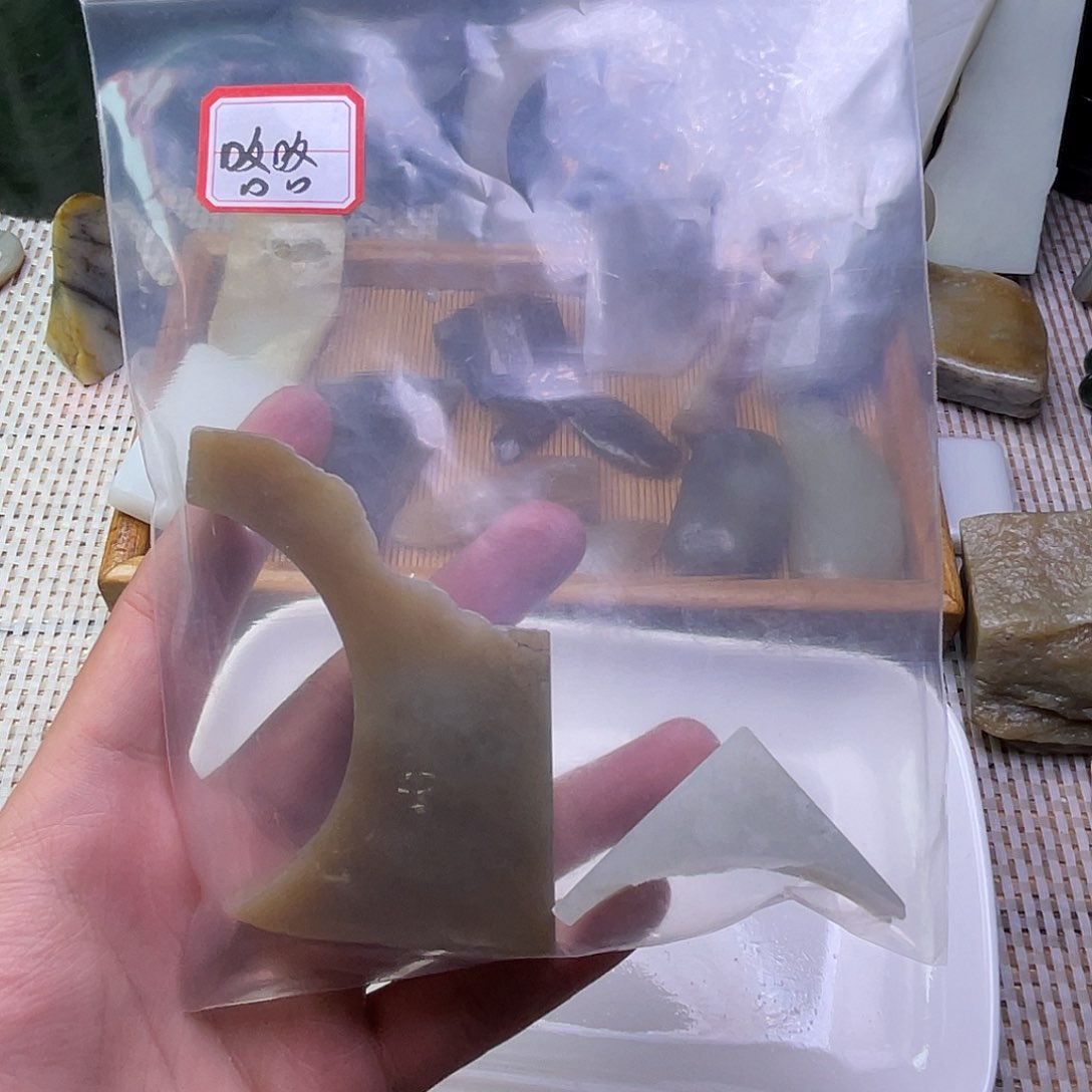 未镶嵌和田玉珠宝半成品咯*哒
