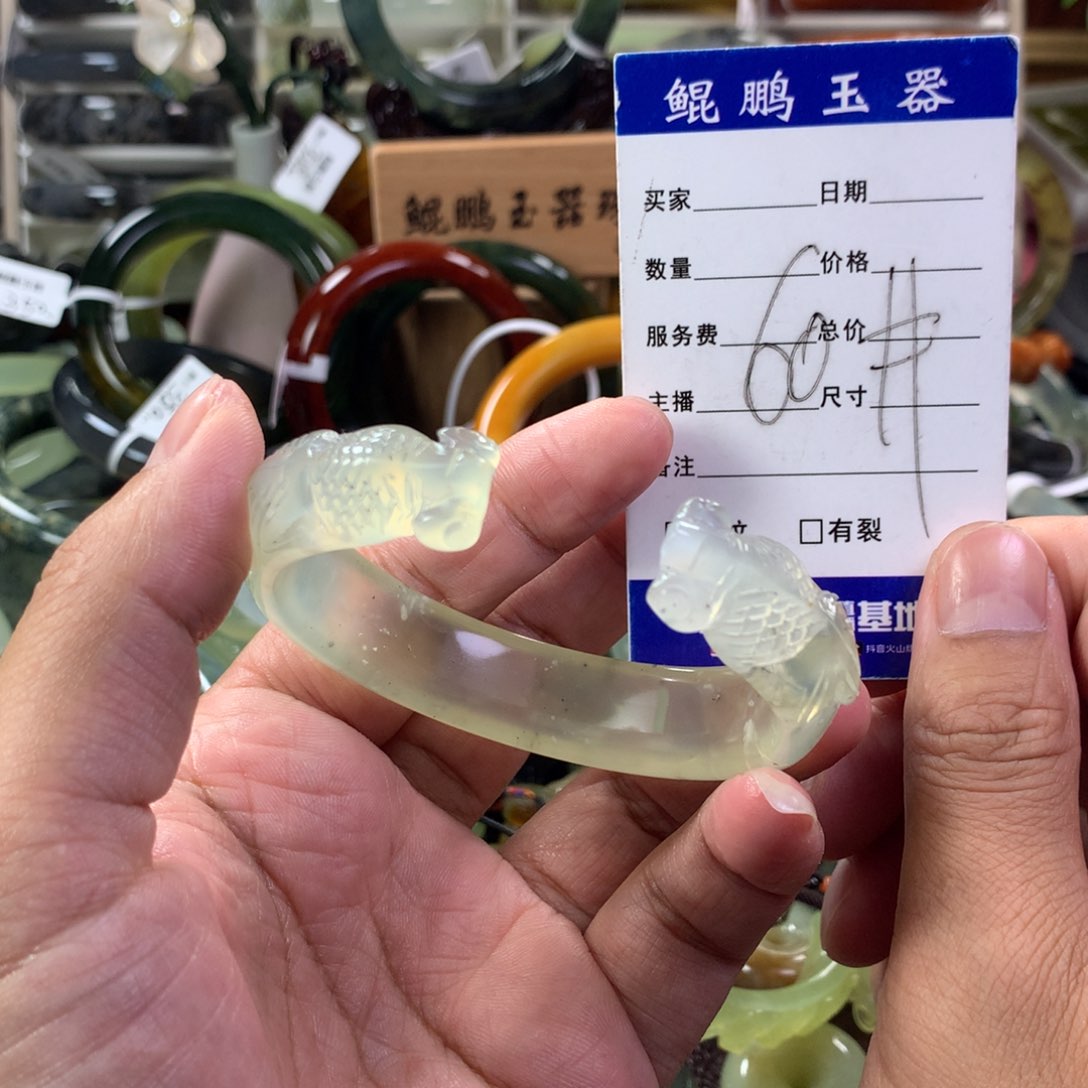 蛇纹石玉手镯未镶嵌