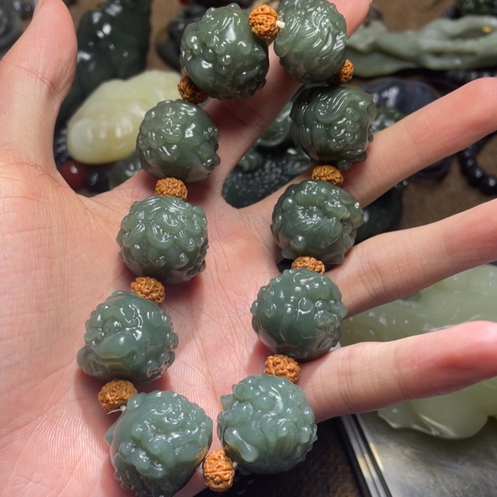 和田玉未镶嵌把件