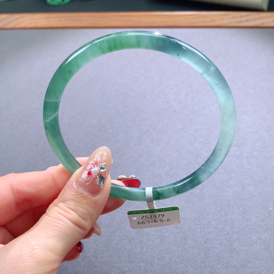 翡翠手镯未镶嵌天然翡翠手镯叮当镯