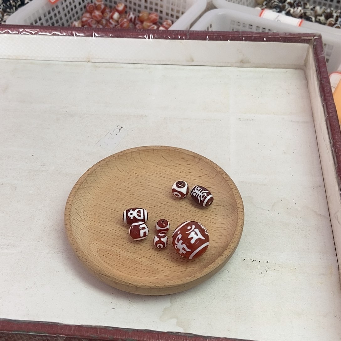 玛瑙/玉髓散珠未镶嵌煤*