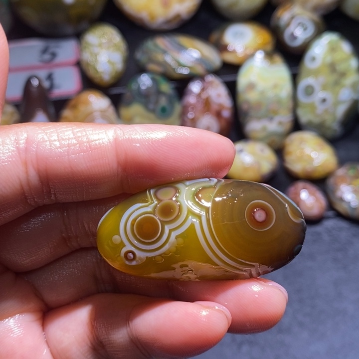 玛瑙/玉髓未镶嵌珠宝半成品115