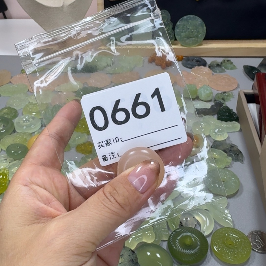 朝****岫玉合金颈饰精美礼品