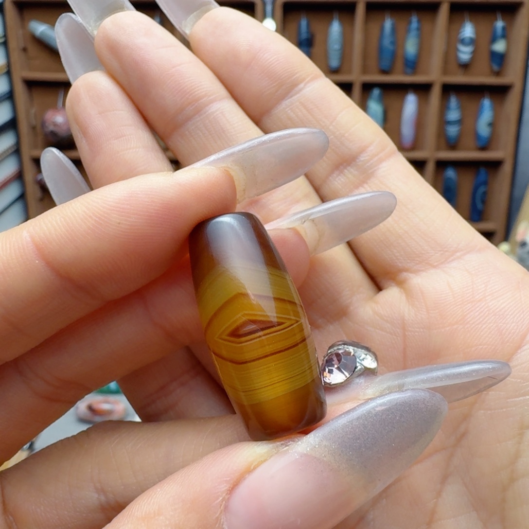 晴***天玛瑙/玉髓未镶嵌锁骨