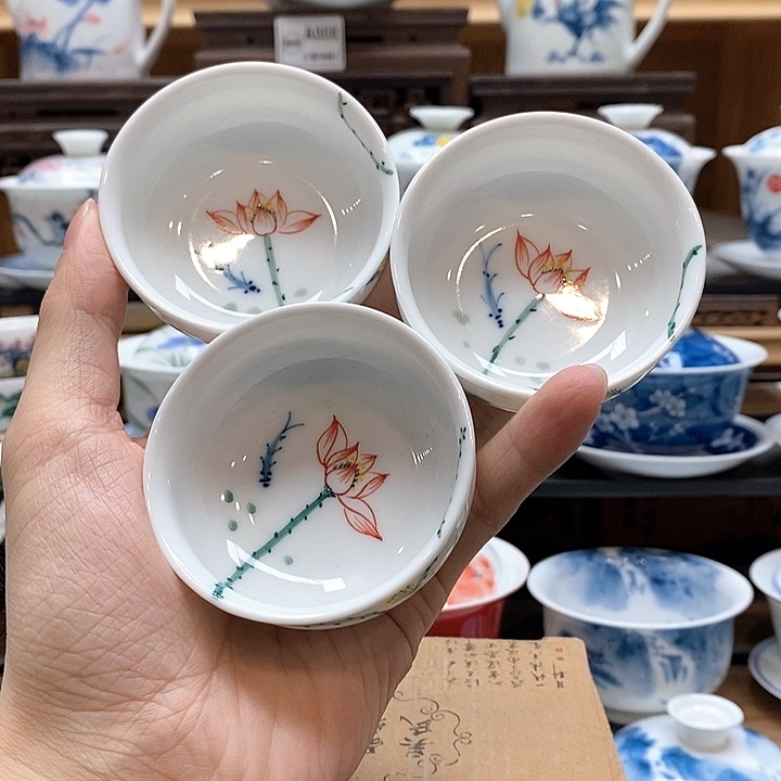 手绘三个装五色彩莲主人杯60cc釉下彩微瑕福利款