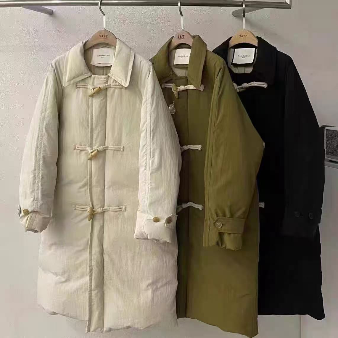 AW251107   秋冬学院风减龄木扣翻领长款羽绒服