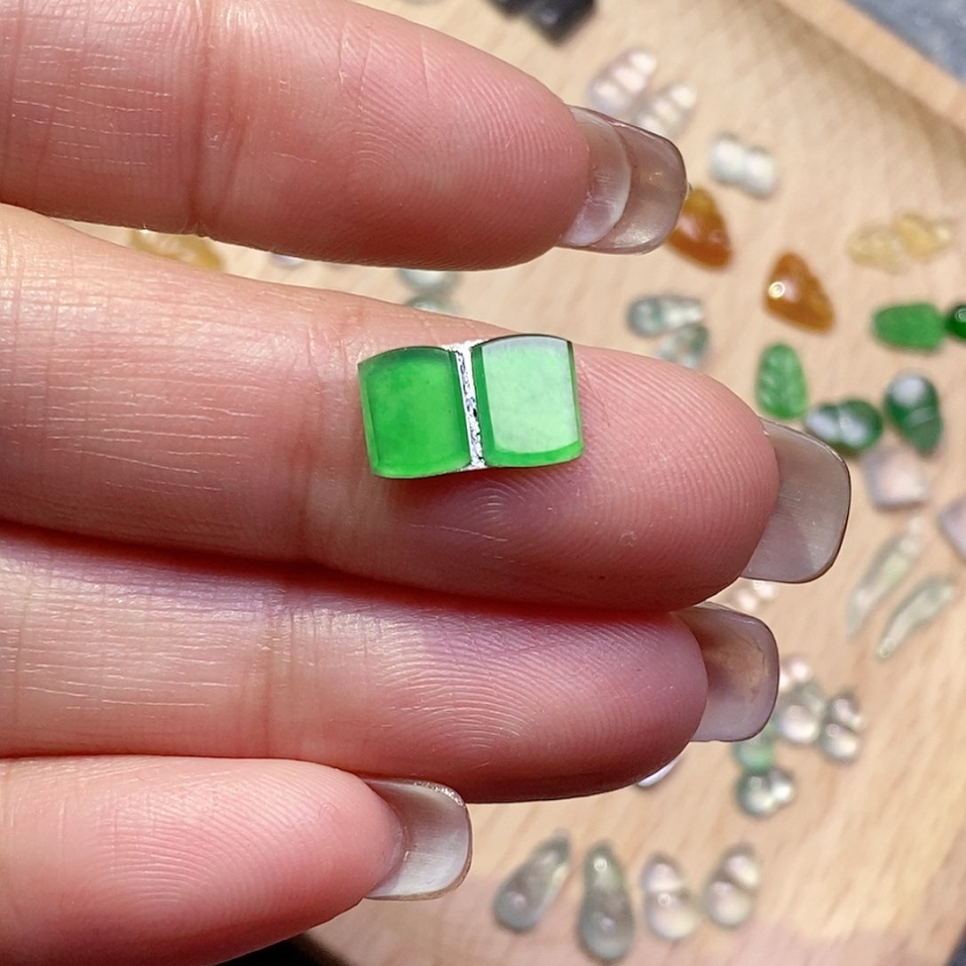 翡翠颈饰未镶嵌1****.翡翠