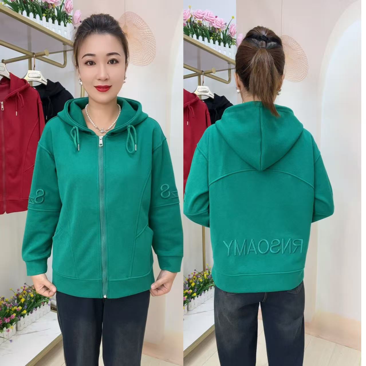 后背字母刺绣连帽女外套