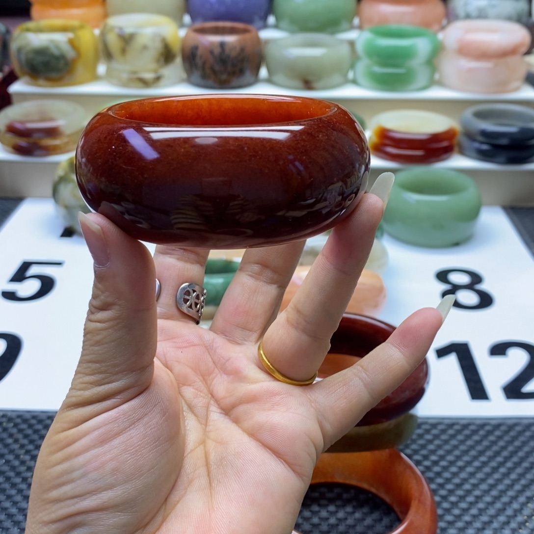 ****好石英质玉未镶嵌手镯