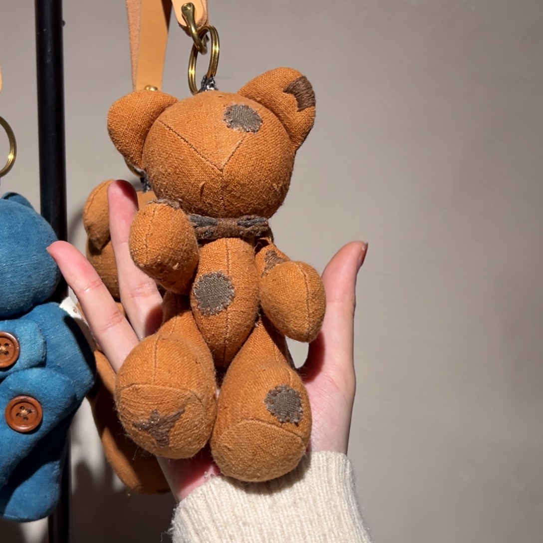 摆件陶瓷。      陶瓷。     