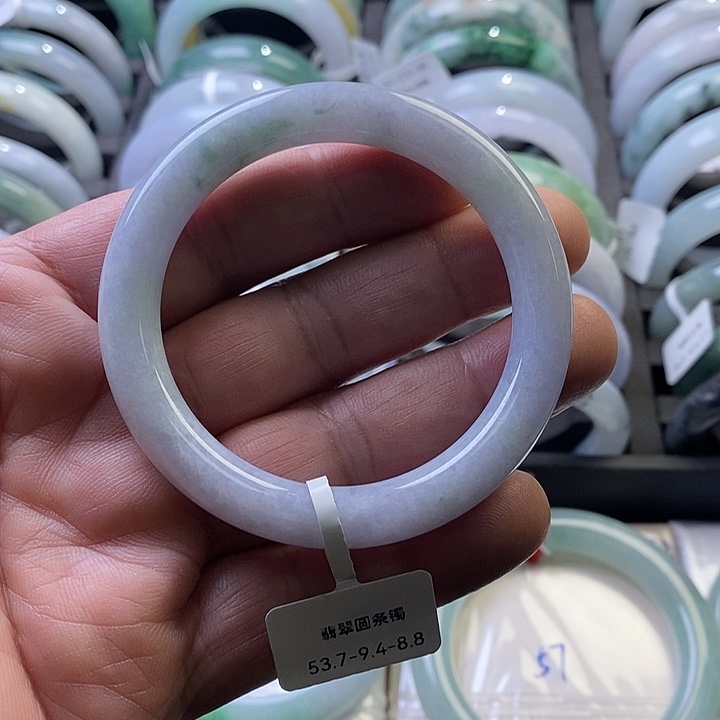 翡翠未镶嵌手镯1、正