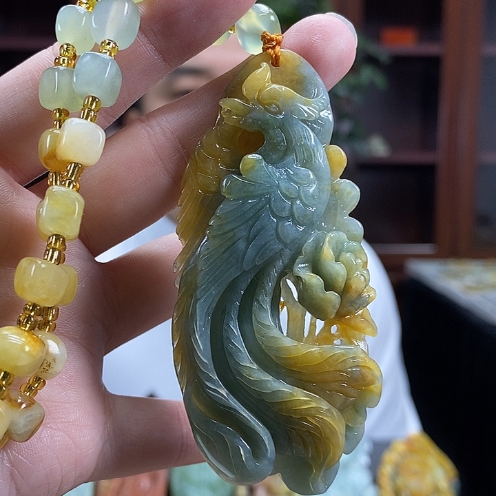 蛇纹石玉未镶嵌颈饰