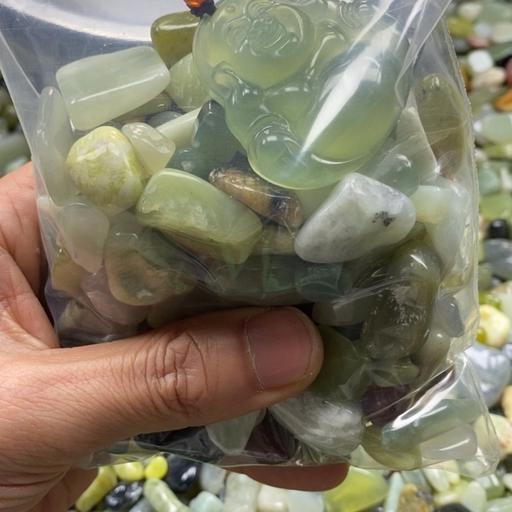 蛇纹石玉鱼缸石未镶嵌
