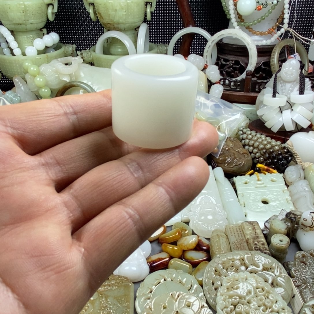 和田玉（糖玉）未镶嵌颈饰