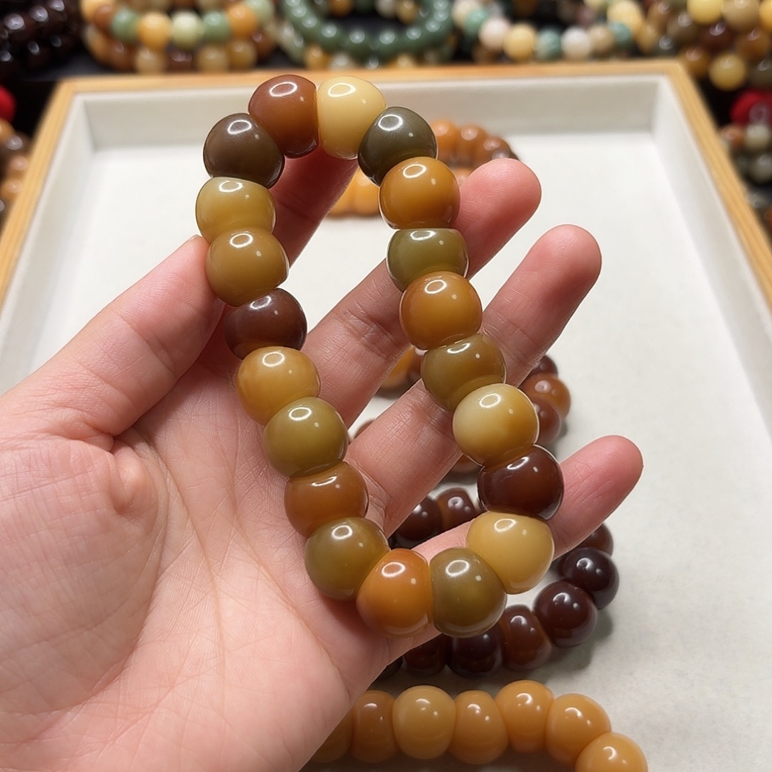 九***画手串菩提根/象牙果