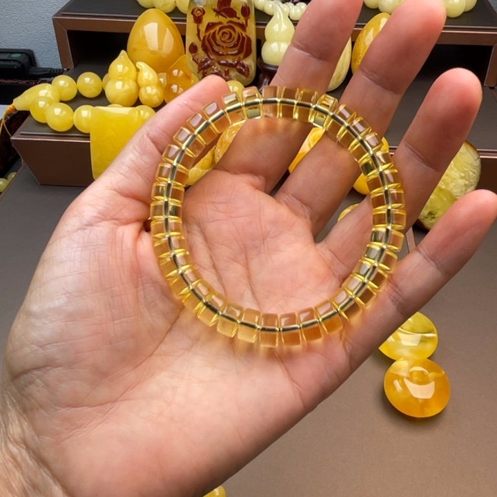 琥珀未镶嵌颈饰蜜蜡