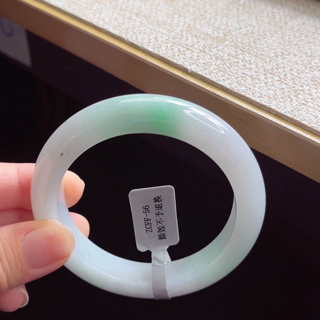 翡翠手镯未镶嵌手镯