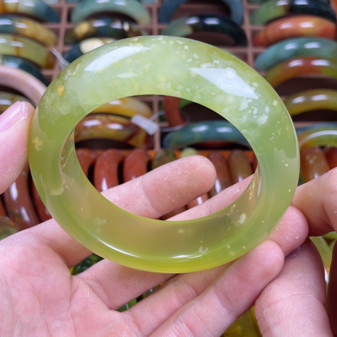 蛇纹石玉未镶嵌手镯