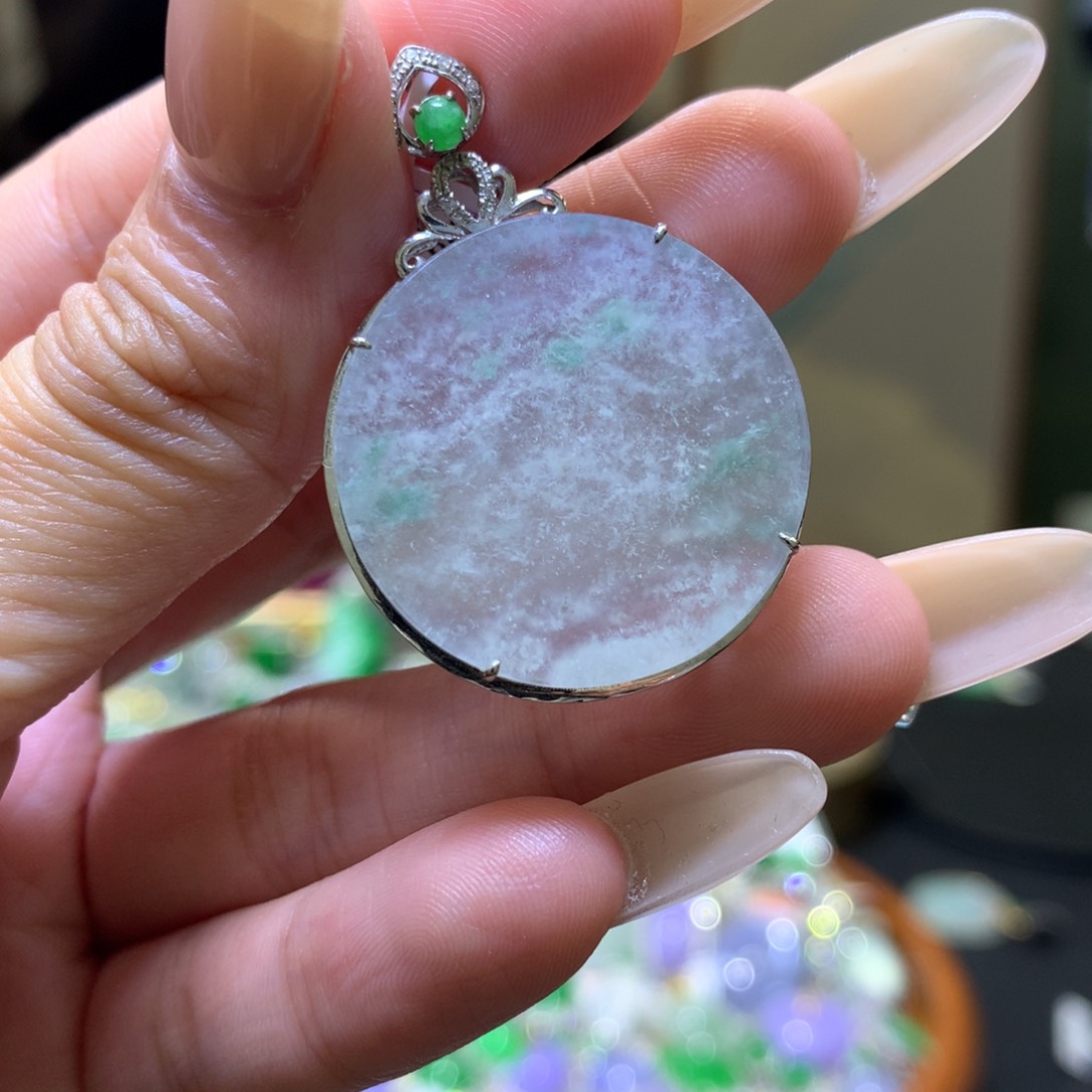 颈饰18K金镶嵌翡翠