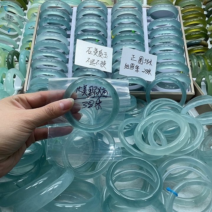 北***猫石英质玉未镶嵌手镯