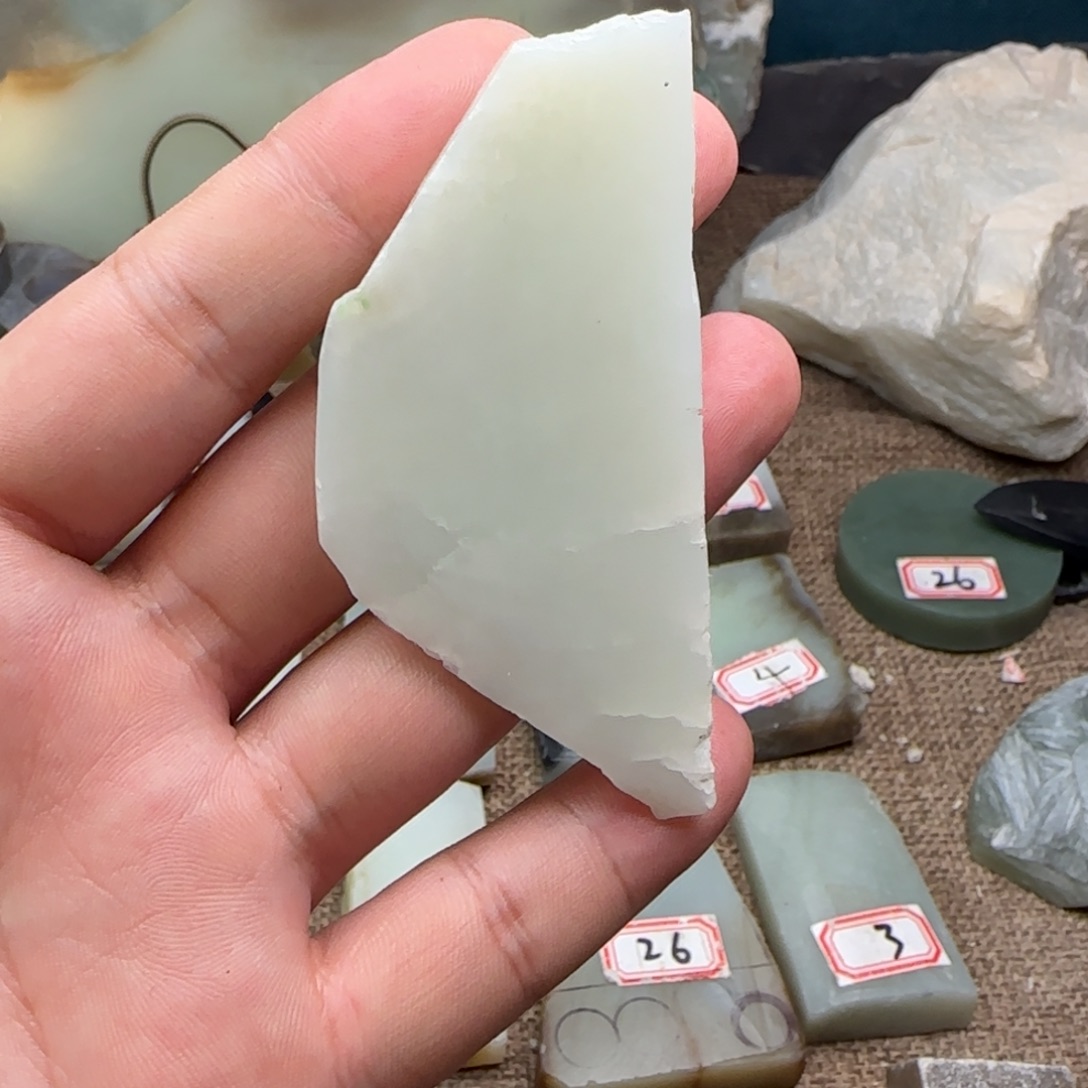 和田玉（糖玉）未镶嵌珠宝奇石