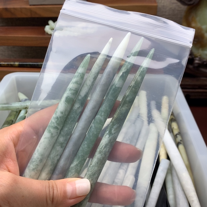 透闪石-蛇纹石玉发饰未镶嵌躺****范