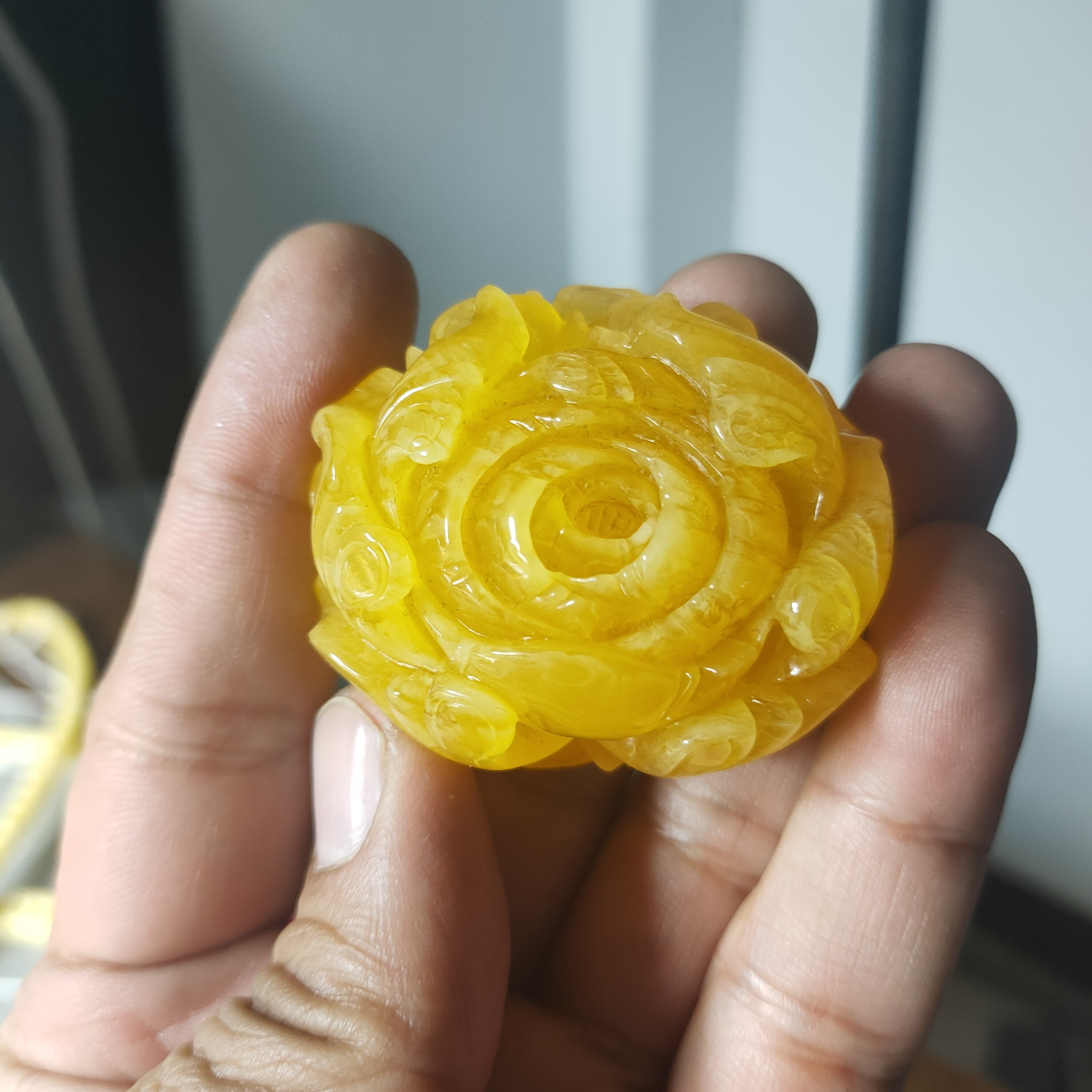 天然蜜蜡鸡油黄牡丹花吊坠