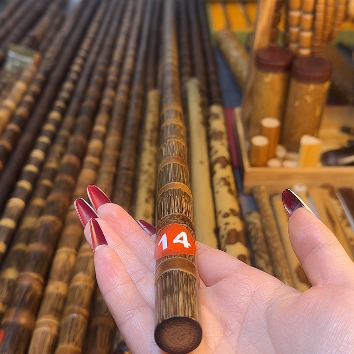 宇***曦实心金丝竹登山杖