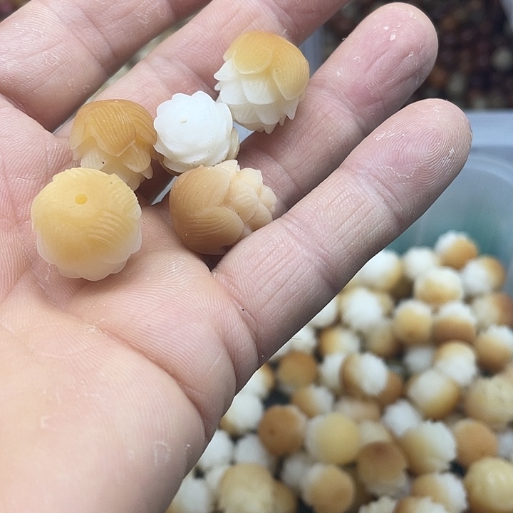 吊坠白玉菩提17➕炭烤莲花5颗