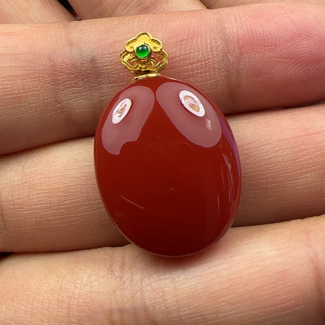 18K金镶嵌吊坠南红玛瑙