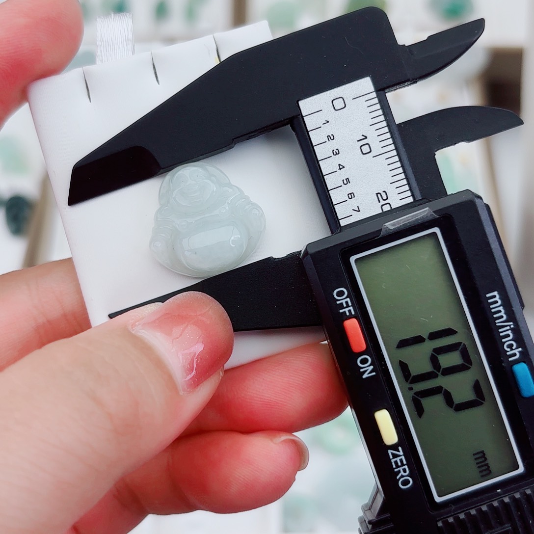 翡翠颈饰未镶嵌佛公