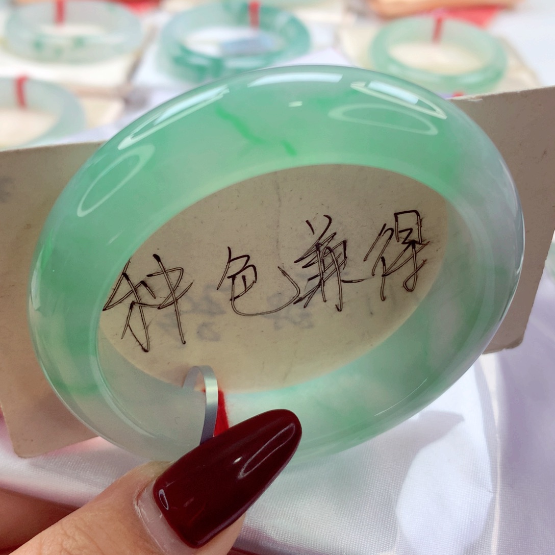 翡翠手镯未镶嵌师妹