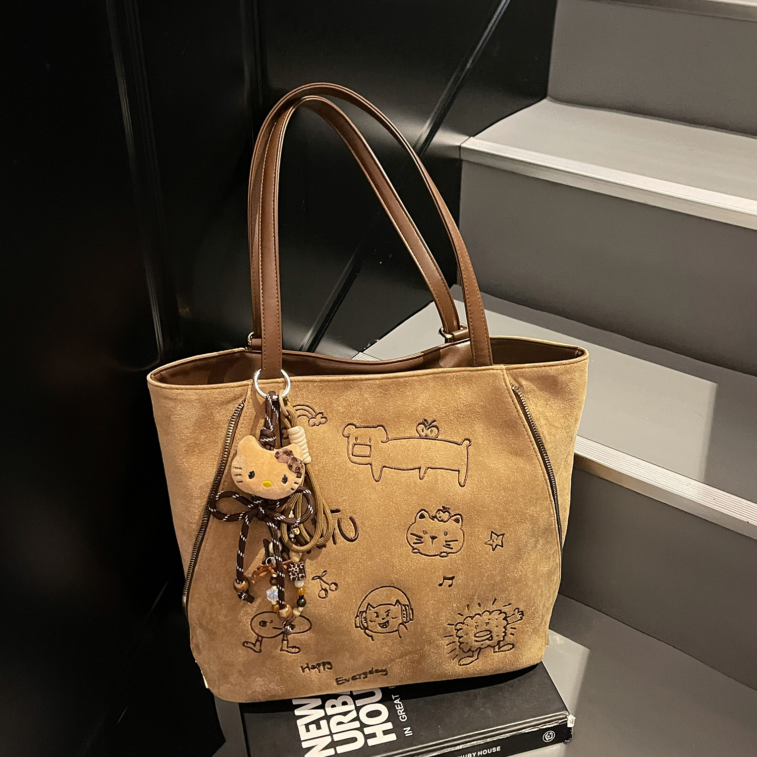 艾米兔女包2025新款刺绣大容量双肩多用复古通勤轻便手提包单肩包