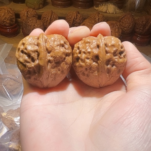 把件文玩核桃牡丹纹带彩磕尖39