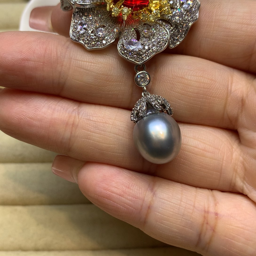 未镶嵌胸饰海水珍珠