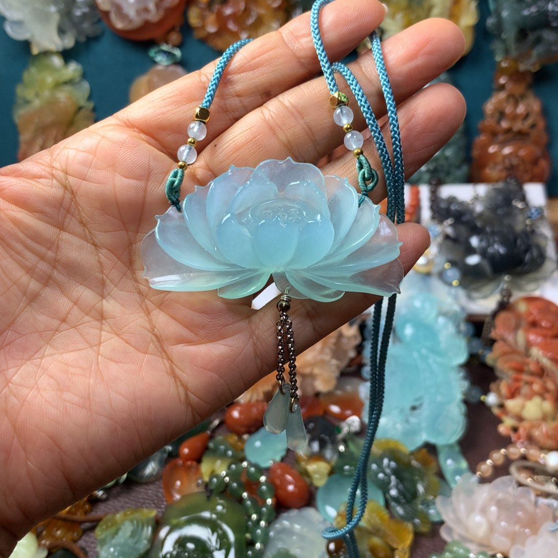 蛇纹石玉未镶嵌挂坠